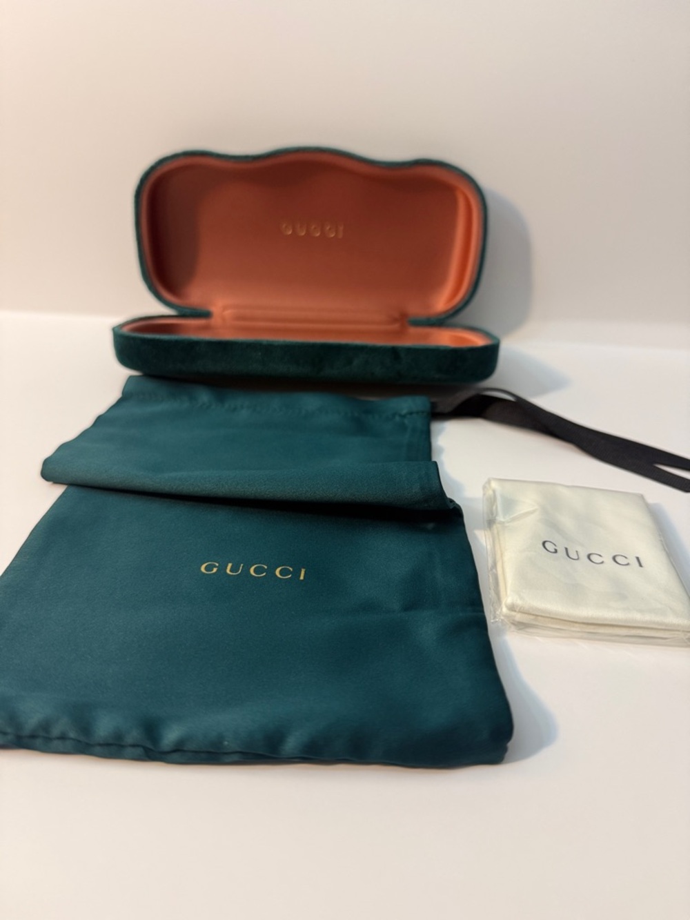 Gucci Teal Velvet Sunglasses Case Set with Dust Bag and Cloth